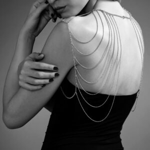 20222 BIJOUX INDISCRETS METALIC SHOULDERS BACK JEWELRY PRATEADO