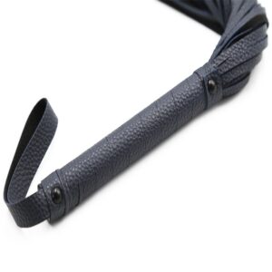4363 CHICOTE CORDAS PRETO